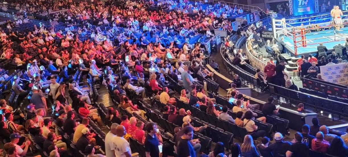 Los catrachos que llegaron al Madison no se quedaron callados tras escuchar un insulto de uno de los seguidores del escocés.