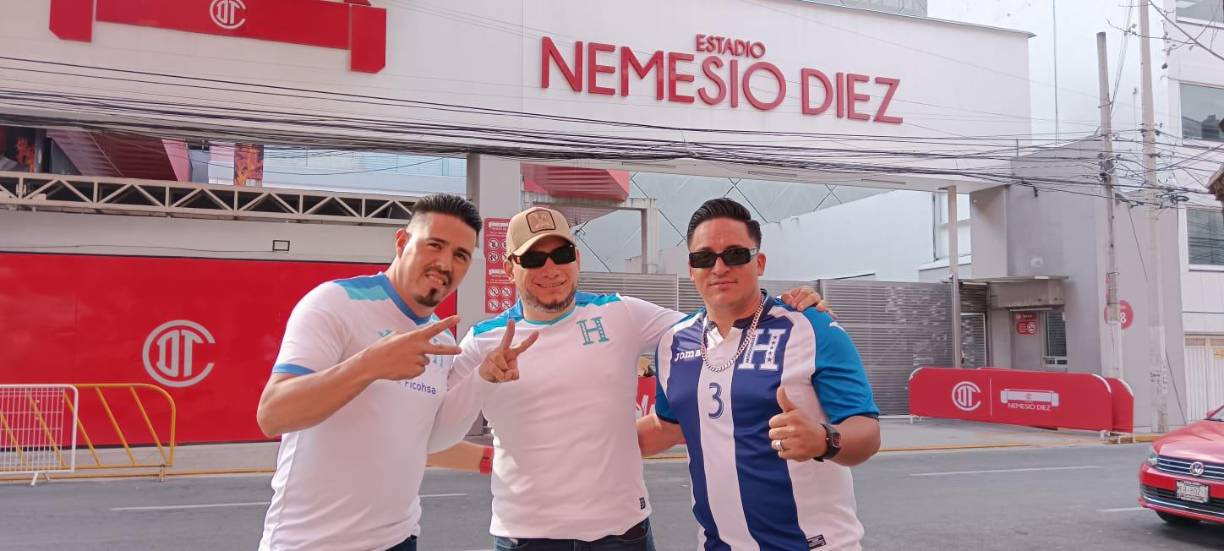 ”La afición mexicana se distingue por eso, nosotros hemos jugado muchos partidos ante esta selección con triunfos y derrotas, sigo la liga de este país. A todos los admiro y respeto”, concluyó.