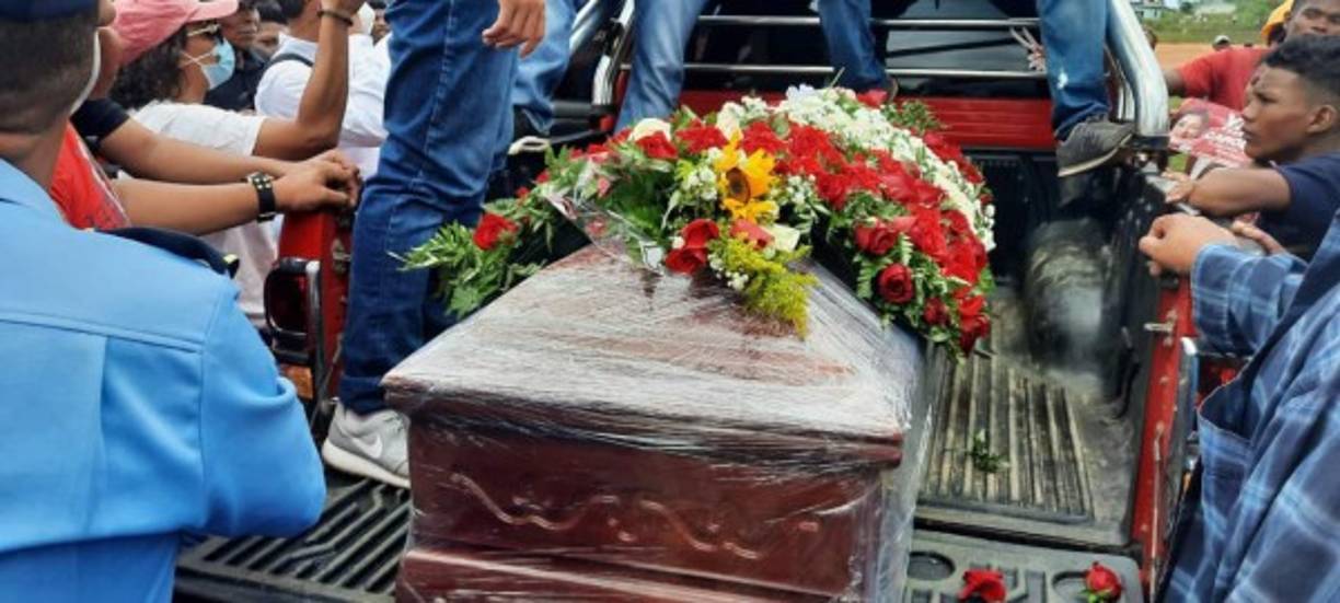 En torno al crimen y las investigaciones, autoridades dijeron que 'se está avanzando'. Esto lo afirmó este martes el titular de la Dirección Policial de Investigaciones (DPI) de Honduras, Rommel Martínez, quien enfatizó la necesidad de mantener en reserva los detalles de las pesquisas.<br/><br/>'Al día de hoy, transcurridas 36 horas del hecho, los equipos de investigación han consolidado información bastante útil, hay avances muy importantes', dijo Martínez en una rueda de prensa.