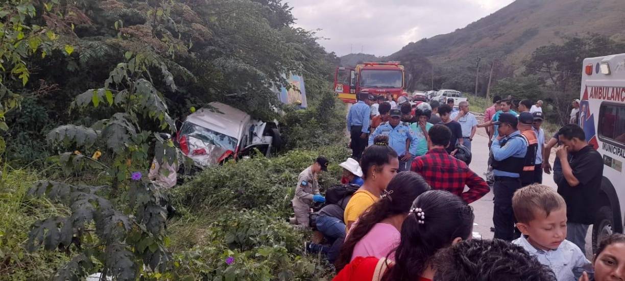 Los heridos en el choque eran todos pasajeros del bus de transporte público que cubría la ruta desde Santa Rosa de Copán hacia La Entrada, Copán, en el occidente de Honduras.