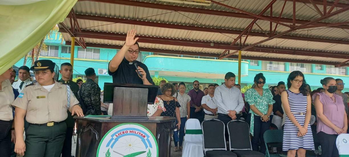 En el evento de aniversario se desarrollan diversas actividades, preparadas por docentes y alumnos del Liceo Militar del Norte. 