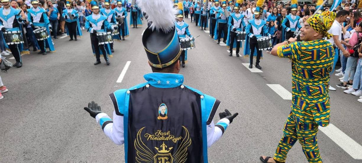 Y es que en este evento catracho en Madrid, no solo se presentó la banda del Reyes, también lo hizo la banda de marcha 504 y la banda de guerra ASOHSV de Valencia.