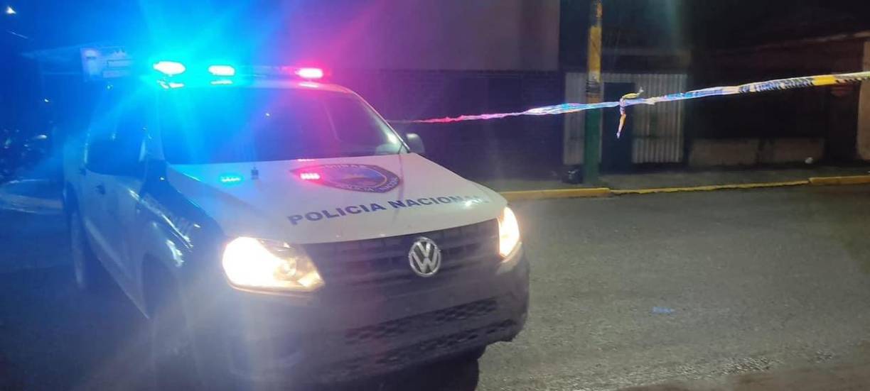 Según versiones preliminares, el policía gozaba de su día libre y fue interceptado por sujetos armados cuando salía de su negocio (pulpería) ubicado en la carretera que conduce hacia Santa Rita (Yoro). 