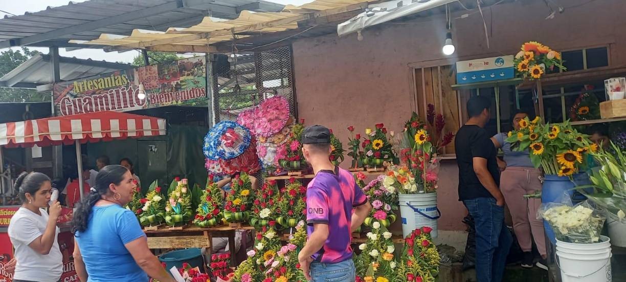 Las rosas rojas, girasoles y orquídeas son las flores más buscadas. 