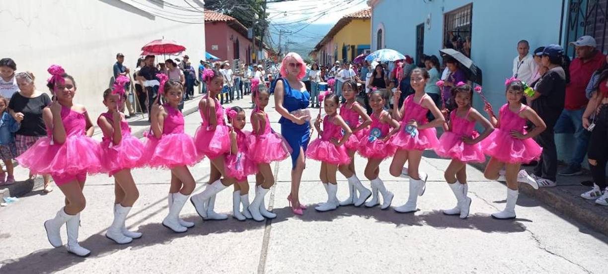 Labora en la Escuela Oficial Eben Ezer. 