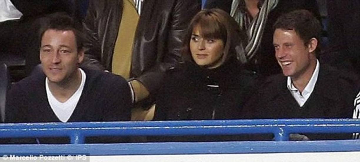El lateral Wayne Bridge descubrió que su pareja, Vanessa Perroncel, tenía una relación secreta con su ex amigo John Terry.