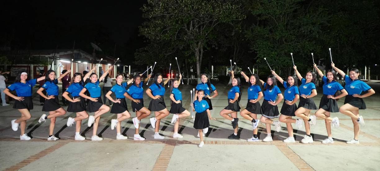 Además, han generado expectativas al revelar que lucirán un traje nuevo, siempre esbeltas, con tacones y maquillajes profesionales para ser las más bellas de la ciudad. 