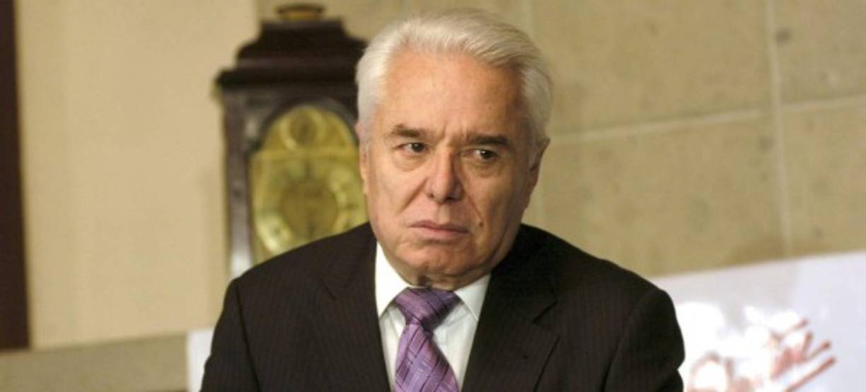 Enrique Guzmán, padre de Alejandra Guzmán y exesposo de Silvia Pinal, publicó una emotiva fotografía en blanco y negro acompañada de un mensaje.