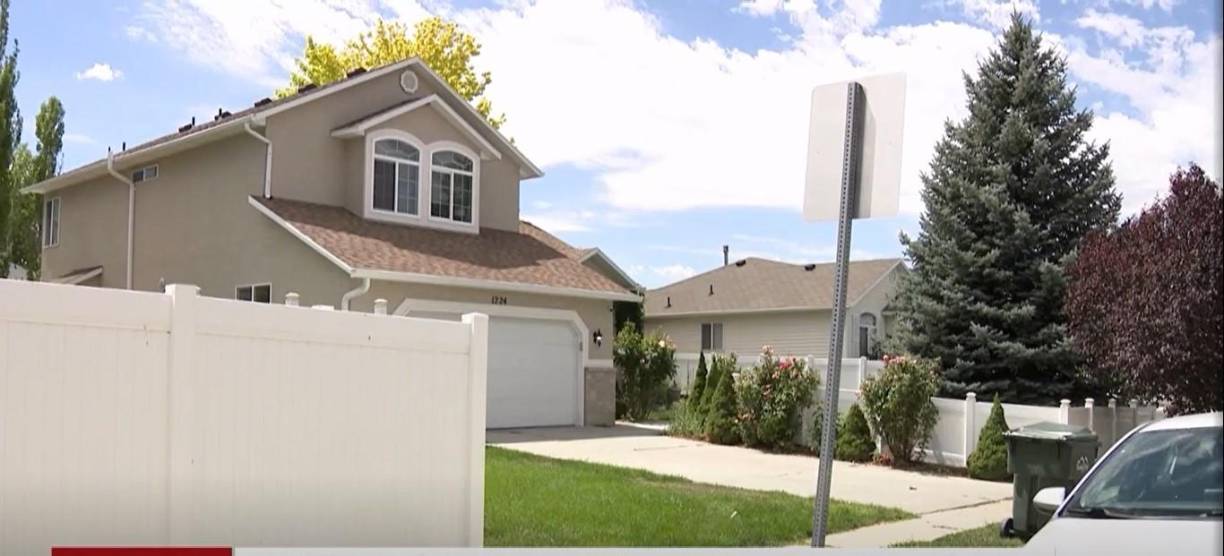 El Departamento de Policía de Tooele dijo que a las 8:20 a.m. acudieron a un reporte cerca de la 900 North y 1220 East donde encontraron a la oficial Marbella Martínez sin vida.