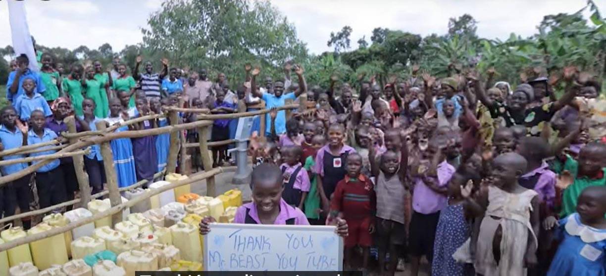 El fundador y director ejecutivo de FACE Africa, Saran Kaba Jones, fundación que busca mejorar las infraestructuras de agua y saneamiento en el continente, dijo al canal de televisión CNN: “la cuestión es la sostenibilidad. Una cosa es ir e instalar el pozo, y otra cosa es que volvamos dentro de tres, cuatro o cinco años y veamos si ese pozo sigue funcionando”, dijo. 