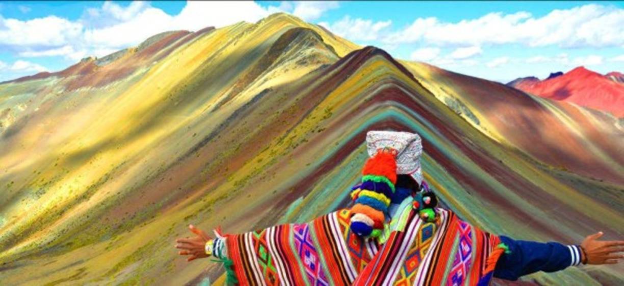 Estas hermosas montañas de colores se encuentran en la cordillera del Vilcanota a 5,200 metros sobre el nivel del mar, en el distrito de Pitumarca.