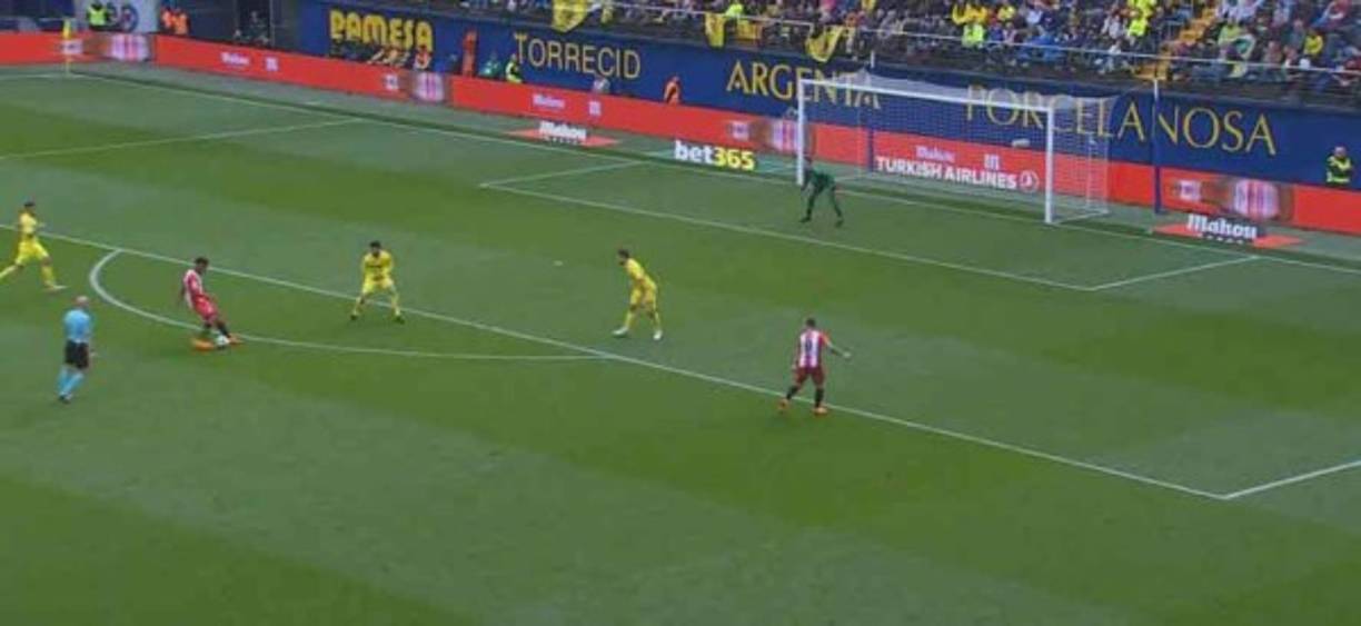 Antony Lozano sacó un remate potente y la pelota se fue incrustada al fondo de las redes.