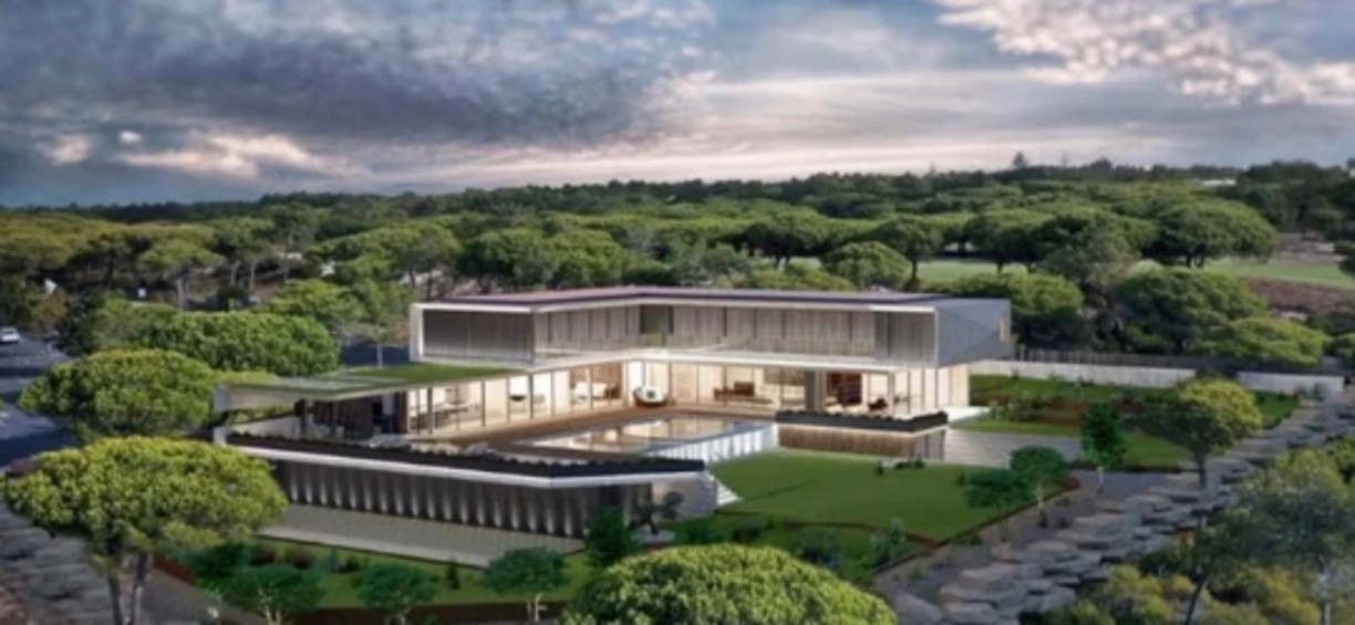 Y agrega: “Está rodeada de un campo de golf que ha intentado comprar a toda costa y no le ha salido”.