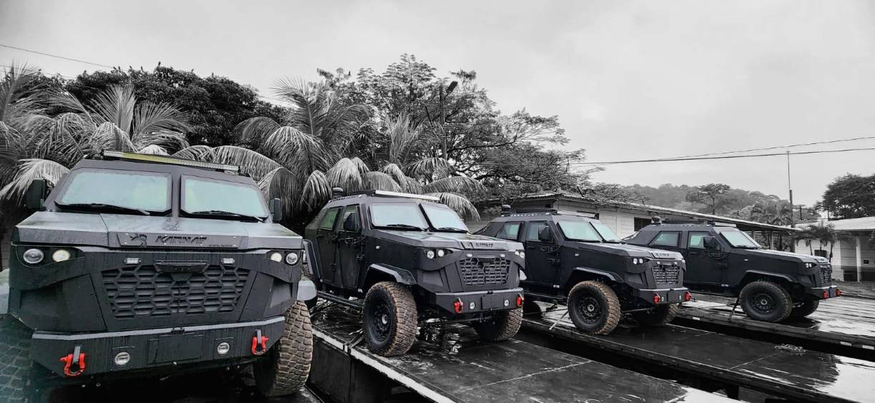 En imágenes los cinco vehículos Karnaf llegados a Honduras.