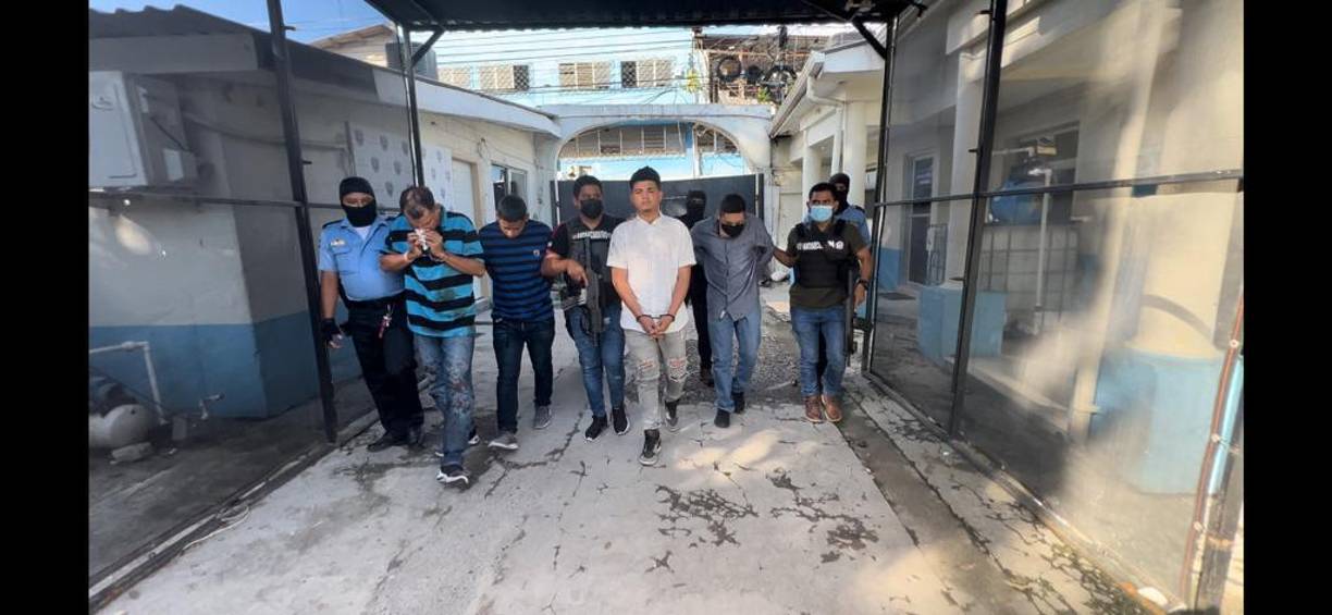 Los capturados son Josué Abnuar Rodríguez Manueles (de 20 años), Edwin Daniel Reyes Reyes (de 18), Bryan Javier Castro Montoya (de 32) y Edwin Enrique Guerrero Mejía (de 33).