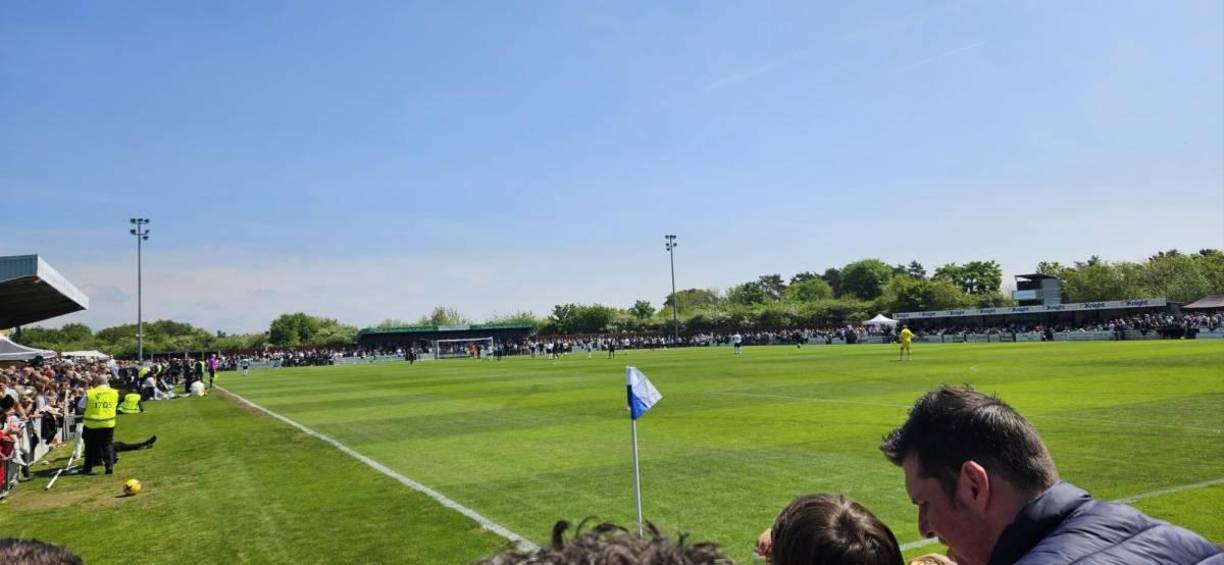 Así lucía el pequeño estadio donde las leyendas del Tottenham se reunieron y recordaron aquellos días donde la afición de los Spur disfrutaban de su fútbol.