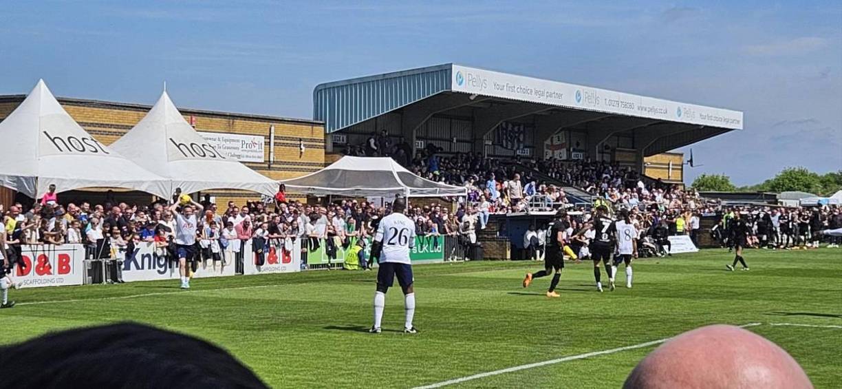 Las estrellas del Tottenham fueron dirigidos por Harry Redknapp, ex técnico de los Spurs.