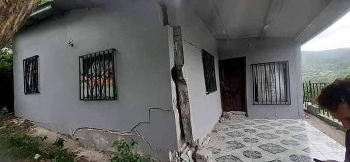 Habitantes de las zonas donde se encuentra la falla geológica reportaron múltiples daños en sus viviendas y temen que las mismas se desmoronen y les caiga sobre ellos.