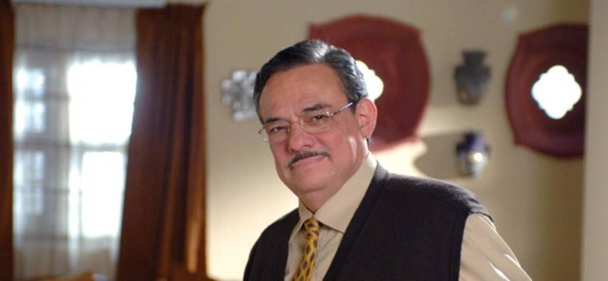 En su carrera como actor, protagonizó películas como Buscando una sonrisa, La carrera del millón, Gavilán o paloma, Sabor a mí y Perdóname todo, además de telenovelas como La fea más bella.