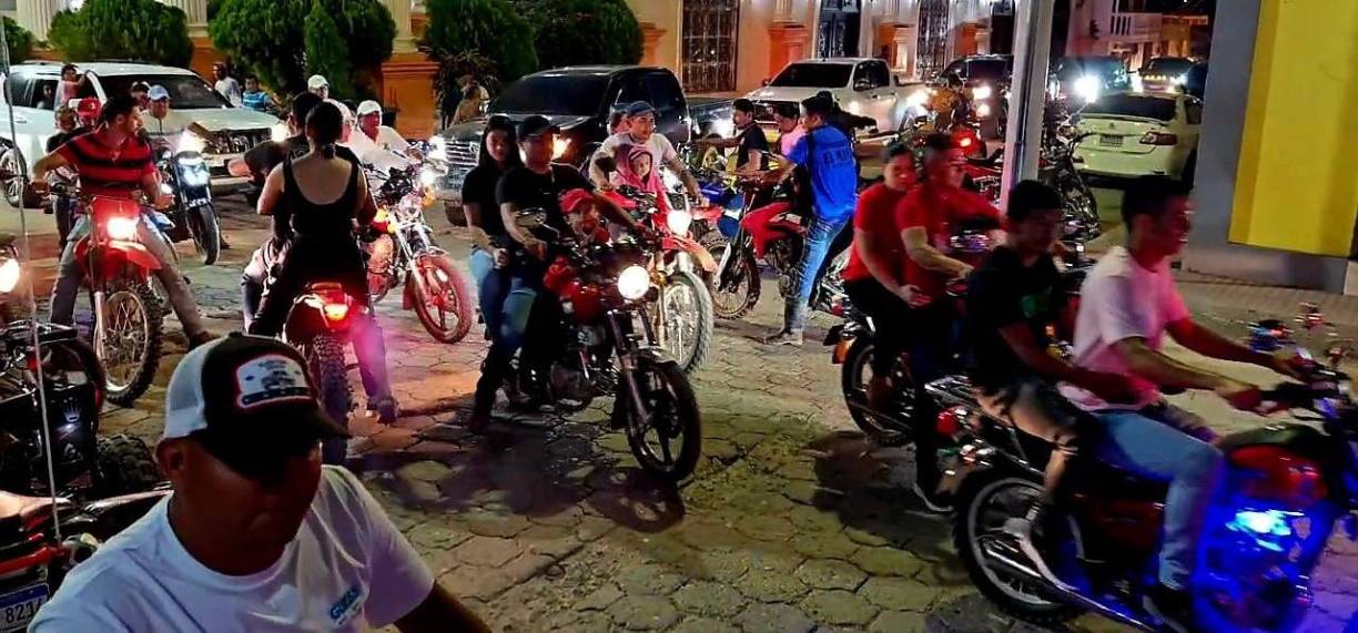 Tras el anuncio de la justicia estadounidense, habitantes del municipio de El Paraíso en Copan, abarrotaron las calles y el parque central para celebrarlo.