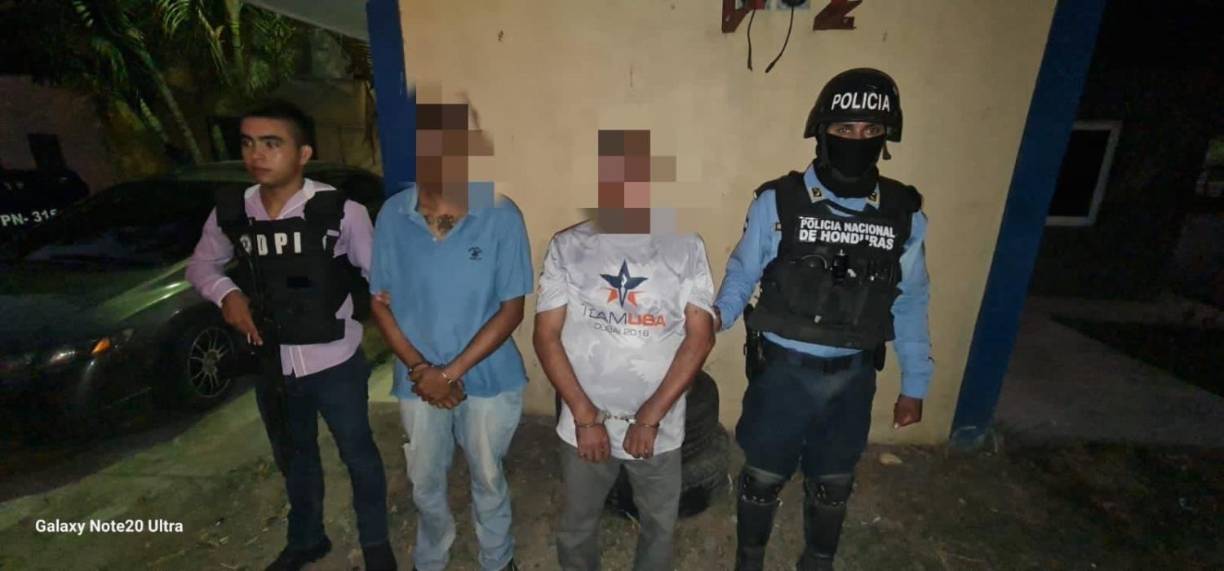 Según detalla la Policía Nacional en su portal, Malmore Ayala de 55 años y su hijo de 22 años se molestaron porque celebraban una fiesta de quinceaños en un local de su propiedad sin haber pagado por su renta.