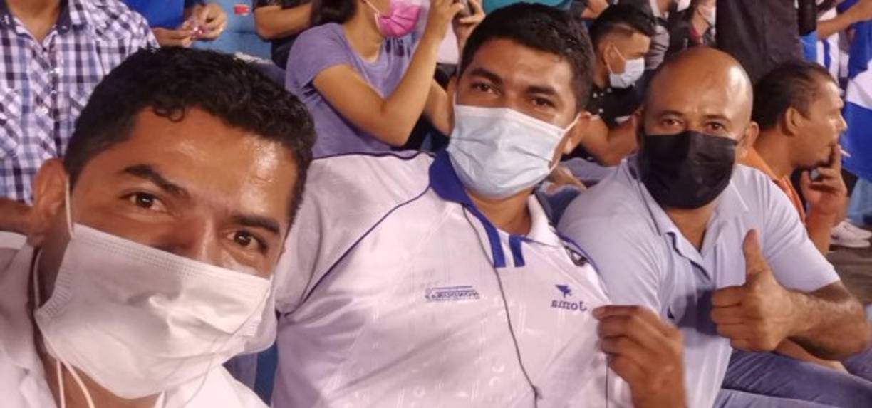 Aficionados desde el departamento de Valle llegan al estadio para apoyar a la H.