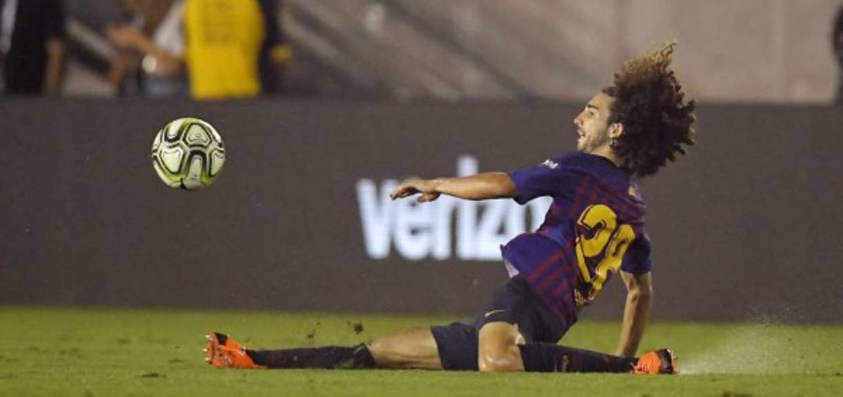 Marc Cucurella: Lateral izquierdo de 20 años de edad que busca salir del Barcelona ya que él desea tener minutos en el primer equipo y ha sido relegado al equipo B.