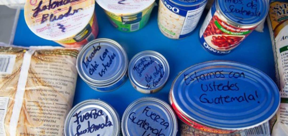 La bondad no tiene límites cuando se trata de ayudar, y a continuación te compartimos los mejores mensajes escritos en las donaciones que han sido entregadas a los damnificados por la erupción del Volcán de Fuego en Guatemala. ¡Imposible no sentir un nudo en la garganta al leer estos mensajes!