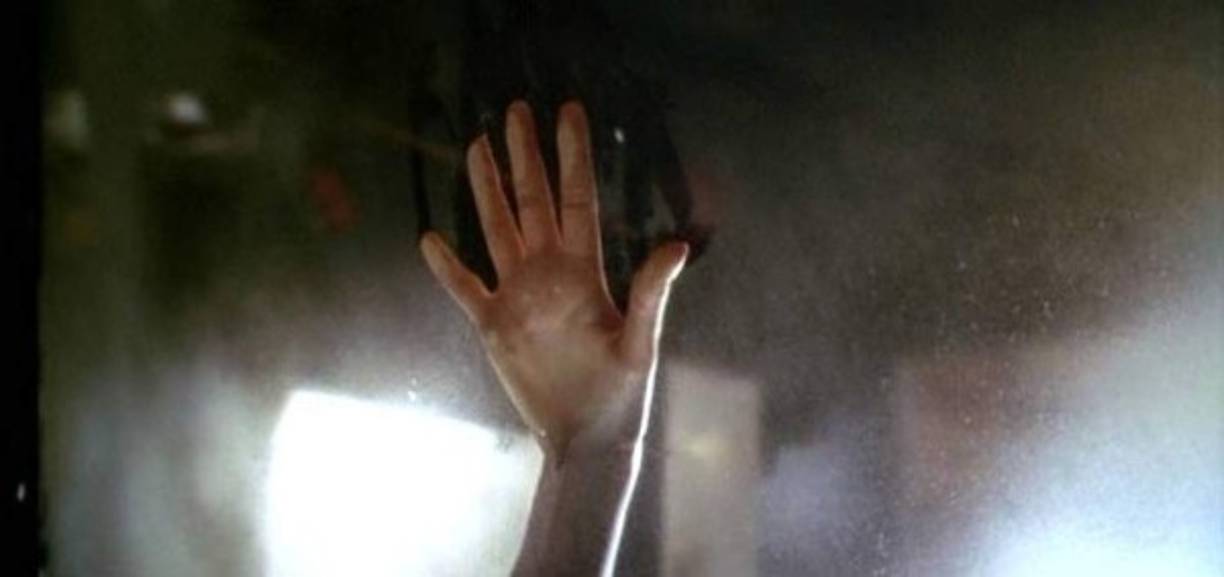 Sobre todo la parte donde la mano golpea la ventana. Aparte, tener sexo en el auto es una de las fantasías sexuales más populares.