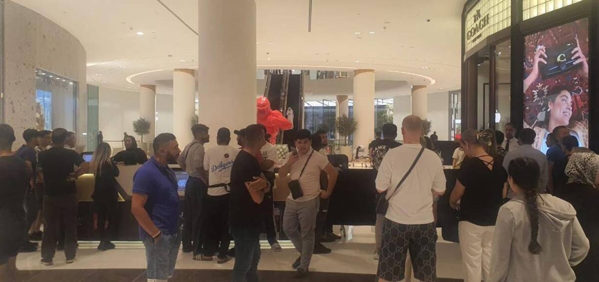 Desde el pasado 13 de septiembre se anunció de manera oficial en el Apple Event<b> </b>que sería el 22 de septiembre la fecha a partir de la cual los usuarios podrían adquirir en tiendas la versión más reciente de la creación estrella de la marca de tecnología Apple, el Iphone 15. 