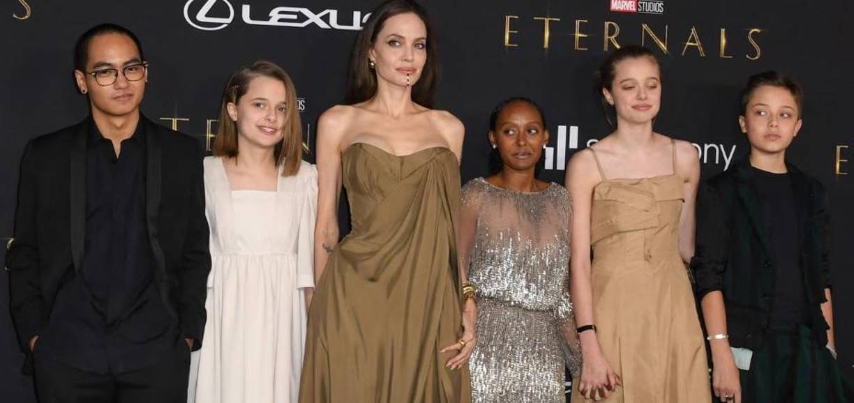 La última vez que Knox fue visto públicamente fue en 2021, durante el estreno en Londres de “Eternals”, película protagonizada por Angelina Jolie. En aquel entonces, Knox todavía era un niño, y su cambio físico ha sido notable. 