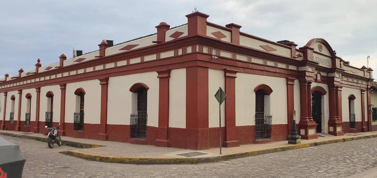 La alcaldía de Gracias es parte del patrimonio histórico tangible de la ciudad. Arquitectónicamente posee todas las características de los edificios municipales coloniales.