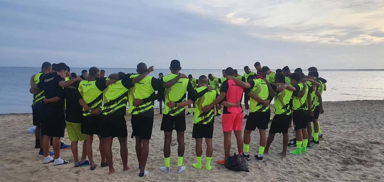 Los Potros del Olancho FC, nuevo inquilino de la Liga Nacional, anunciaron que esperan concretar la llegada de un experimentado delantero hondureño aunque no quisieron revelar el nombre. 