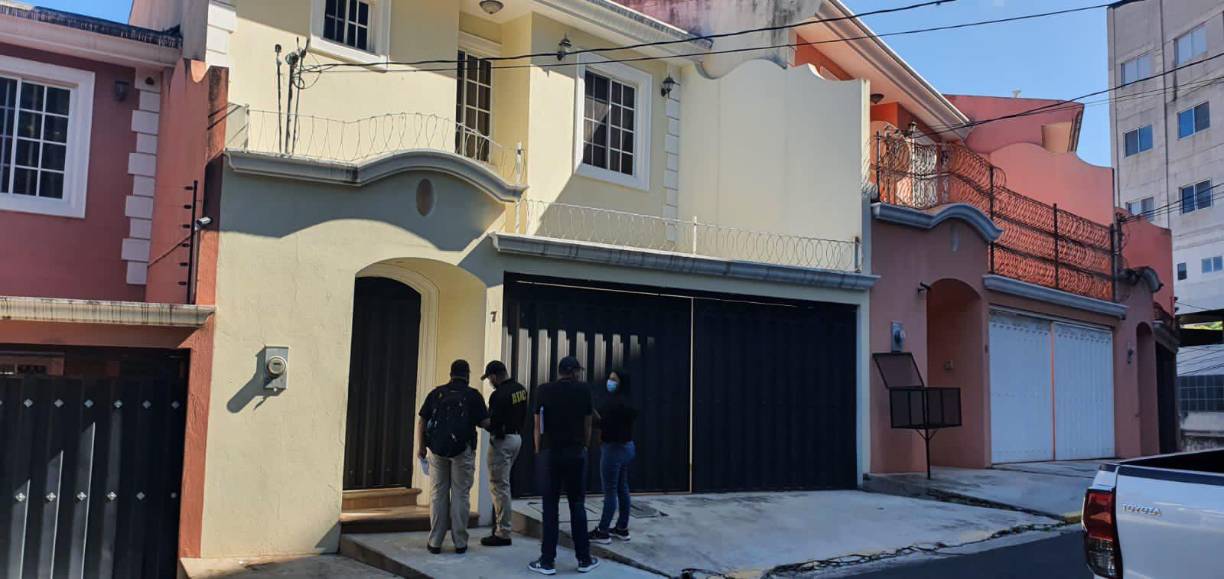 Algunos de estos bienes fueron adquiridos por Hilda Rosario Hernández Alvarado (exministra de Comunicaciones y Estrategia ya fallecida), así como por Miriam Vanessa Cruz (cónyuge de Juan Antonio Hernández Alvarado), Claudia Yamila Noriega (excoordinadora del Proyecto Tarjeta La Cachureca). 