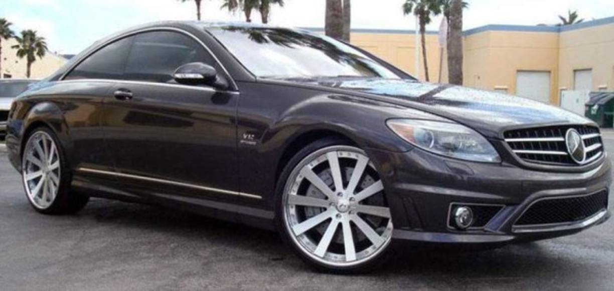 Mercedes CL 65: 630 caballos de potencia y va de 0 a 100 en 4,4 segundos, su valor es de 259.000 euros.