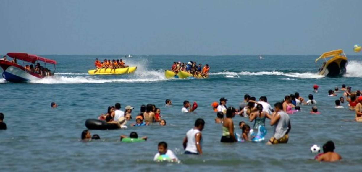 Si desea hacer un tour en lancha comuníquese con Garifuna Tours (2448-1069), Eco<br/>Di Mare Adventure Tours (2448- 5347) y la Asociación de lancheros que se encuentran en la playa.