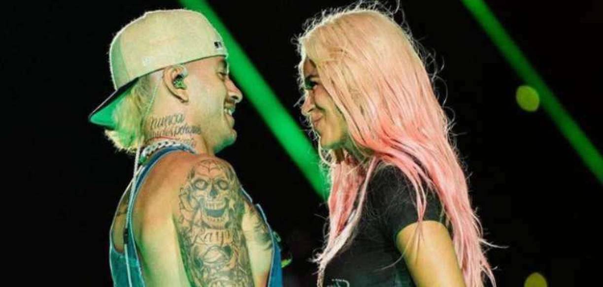 Algunos fanáticos de La Bichota han asegurado que en los últimos show de su gira se le ha visto usar un anillo, sin embargo no se conoce si este es de compromiso o uno cualquiera. Hasta el momento, ninguno de los dos ha declarado si hay planes de boda o no, pero se muestran muy enamorados. 