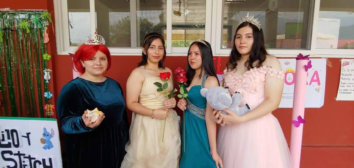 Las futuras bachilleres disfrutaron este día de mucha creatividad artística. 