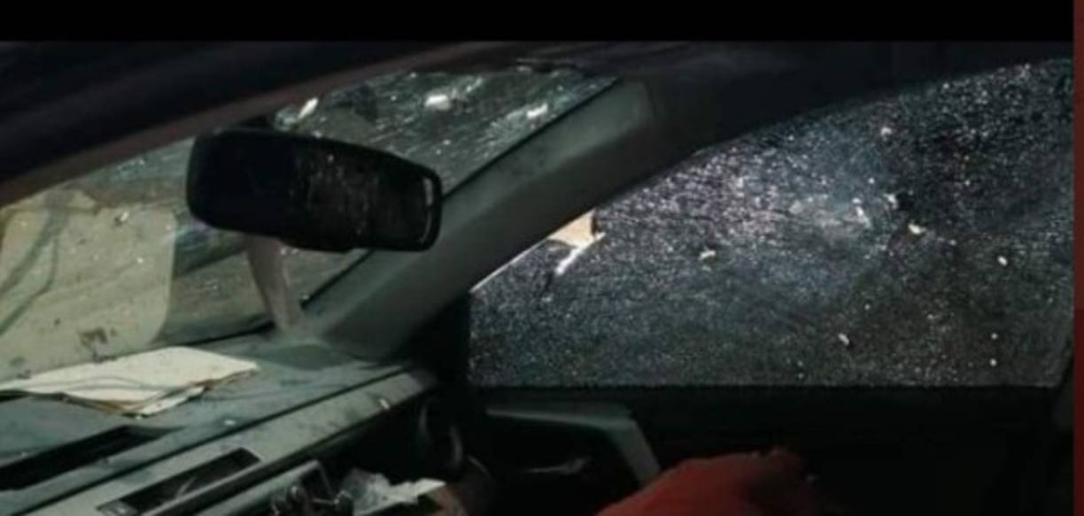 El cuerpo sin vida del alcalde quedó dentro del vehículo.