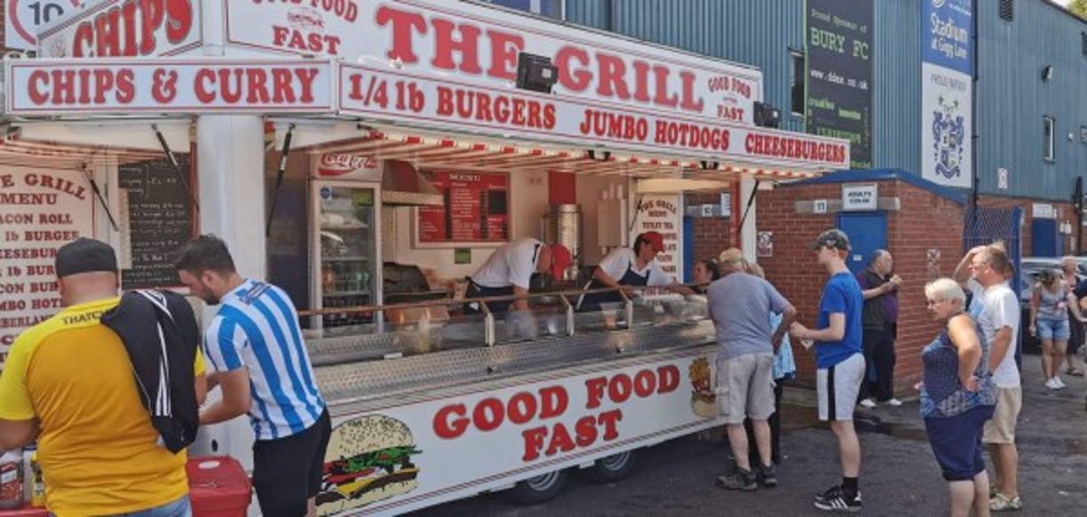 Los aficionados han apoyado diferentes actividades del equipo, pero hoy han recibido la fatal noticia de que los expulsaron de la tercera división de Inglaterra.