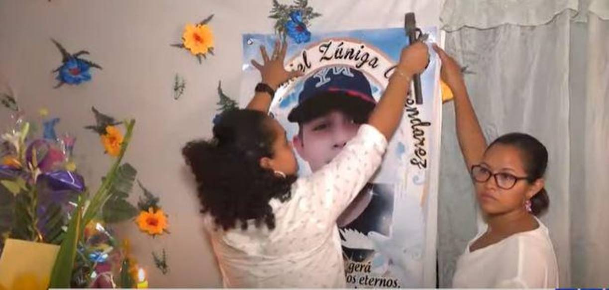 Desde la casa donde el niño creció en el barrio El Ocote del municipio de Guaimaca, Francisco Morazán, pasando por la calle principal del pueblo, familiares, amigos y otra gran cantidad de personas que tal vez no conocieron en vida al pequeño Jeremy, caminaron hasta el cementerio de la localidad donde fue sepultado.