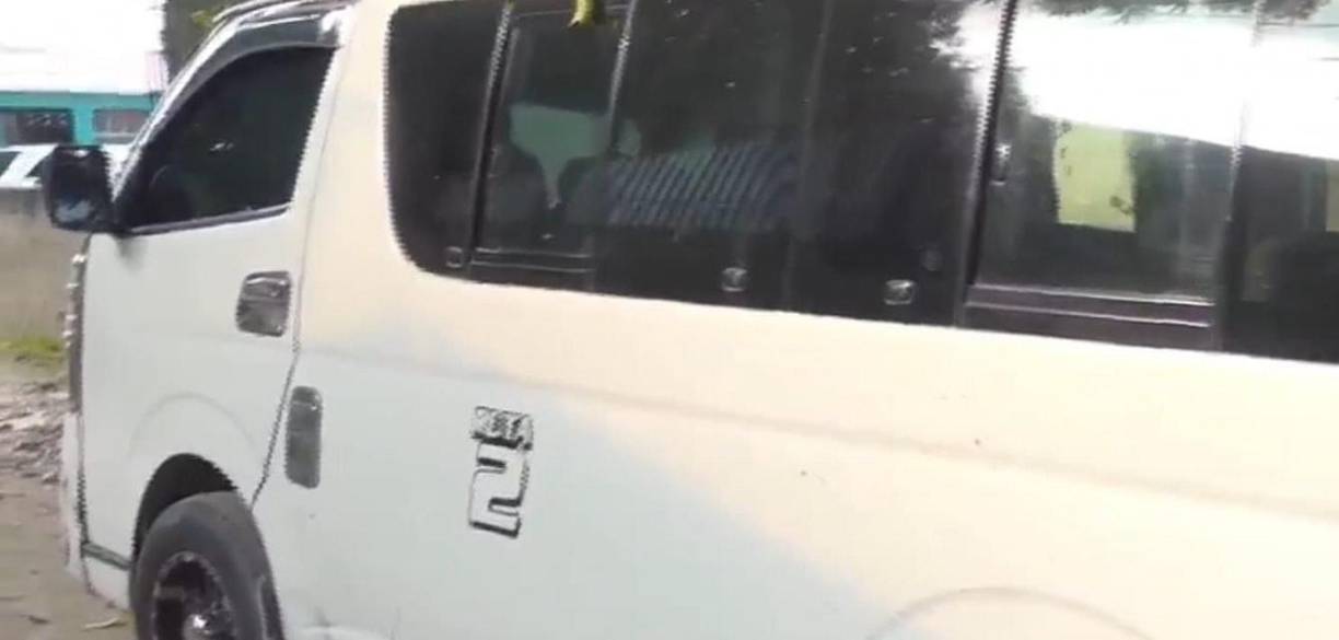 Los cuerpos de Gabriela Deras y Elmer Valdivieso de 27 años fueron encontrados uno encima de otro dentro de la unidad del transporte público.