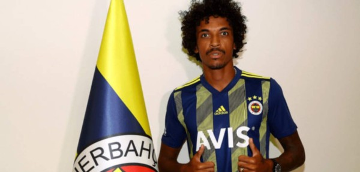 Luiz Gustavo: El Fenerbahçe de Turquía ha fichado al centrocampista brasileño, llega por cuatro temporadas procedente del Olympique de Marsella.