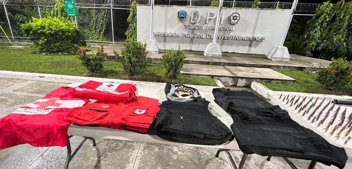 En el allanamiento también se encontró tres chalecos antibalas que habrían usado los secuestradores al momento del secuestro. 