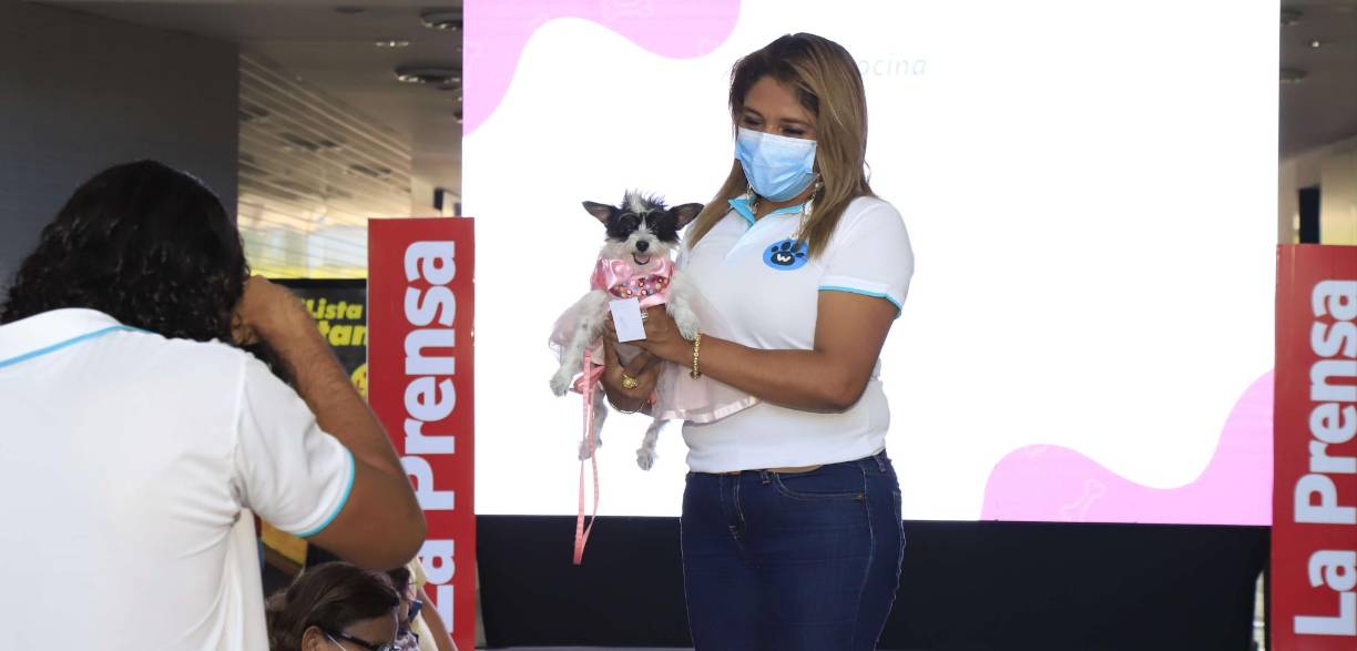 Decenas de personas presenciaron el desfile en Altara Mall, San Pedro Sula.