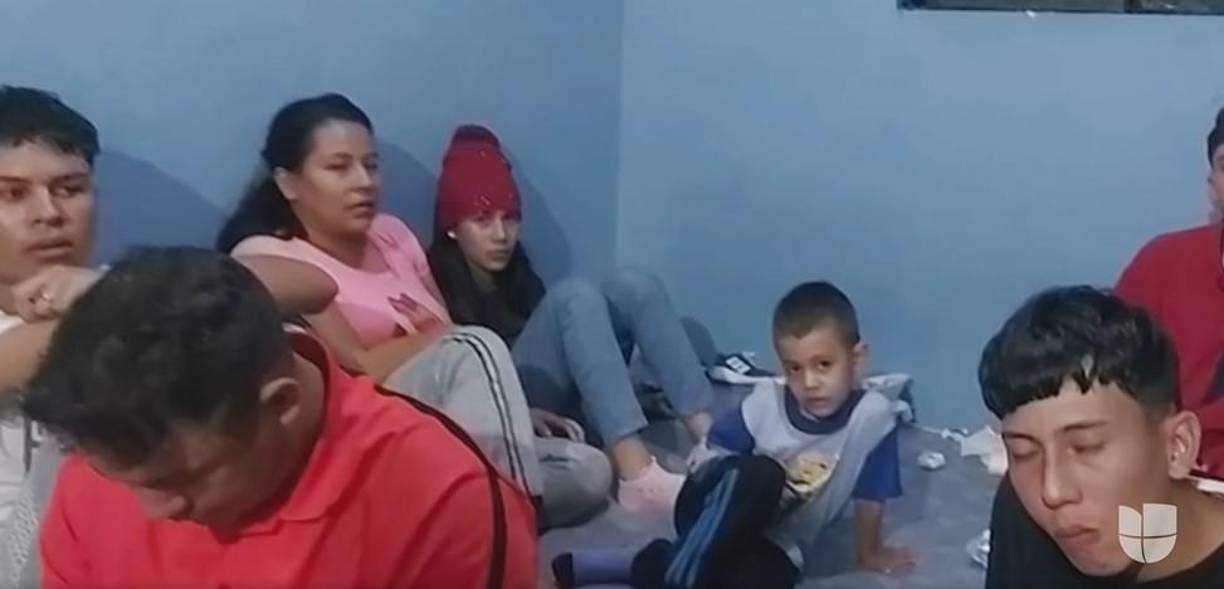 ”Nosotros somos del cartel del DF”, les dijeron los secuestradores que se lo llevaron a un cuarto de Distrito Federal en México.