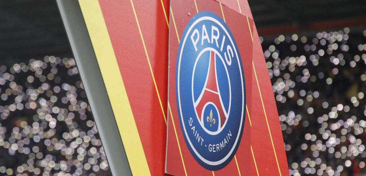 El PSG se encuentra en una delicada situación financiera. Al todopoderoso equipo parisino le urge vender para paliar los 200 millones de euros pérdidas con las que cerró el último ejercicio. Debe ingresar 100 millones de euros antes de julio para no verse en aprietos, pero la operación salida está encallada, dado que los descartes no pondrán fácil su marcha al querer seguir cobrando lo que tienen firmado con el club francés.