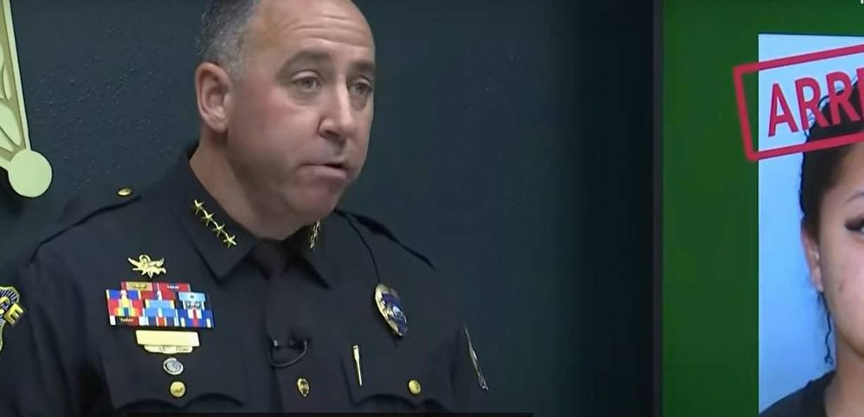 El alguacil de Osceola, Marcos López, informó que el 3 de abril Ferreira fue llamada a una residencia para atender a un hombre que tenía dificultad para respirar, pero al llegar lo encontró muerto de un paro cardíaco. Posteriormente la mujer se habría apropiado de la información financiera de la víctima.