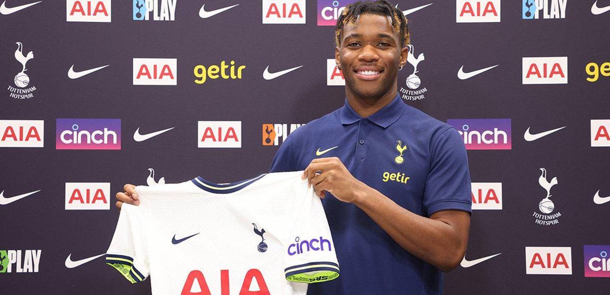 OFICIAL: El Tottenham ha fichado al lateral izquierdo italiano Destiny Udogie por 18.000.000 €, firma hasta junio de 2027. Seguirá cedido en Udinese hasta final de temporada.