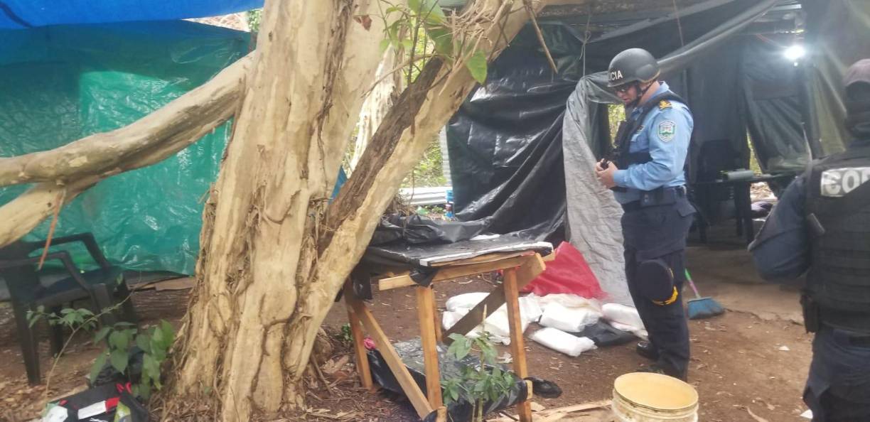  El equipo fiscal y los cuerpos policiales que acompañaron en el desmantelamiento, también detectaron un sofisticado sistema para la dotación del servicio de agua potable.